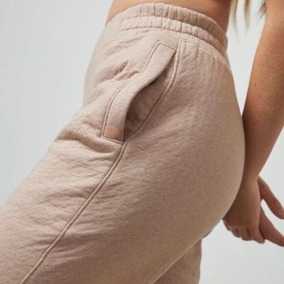 Lunya Women's Restore Double Faced Shorts Otium Tan Size Small - Picture 4 of 9